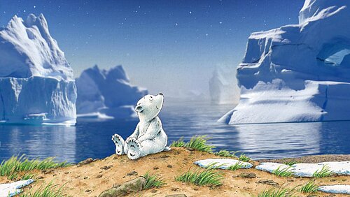 Eisbär Lars sitzt auf einem kleinen Hügel vor dem arktischen Meer mit großen Eisbergen und Sternen am Himmel