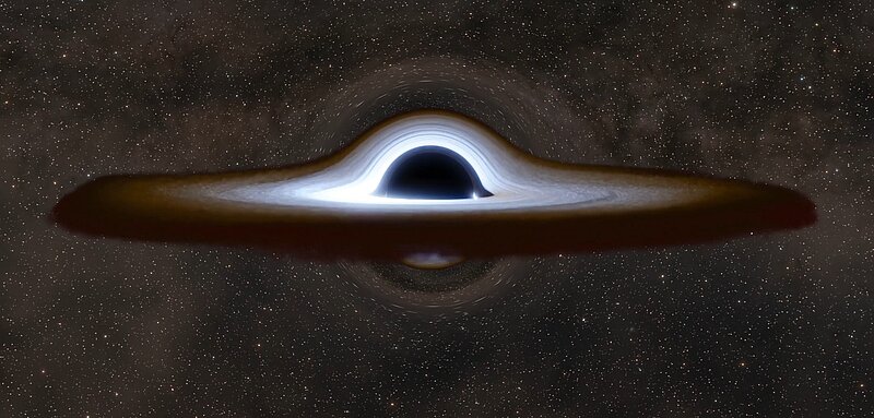 Schwarzes Loch mit Akkretionsscheibe und Lichtablenkung vor dichtem Sternenfeld