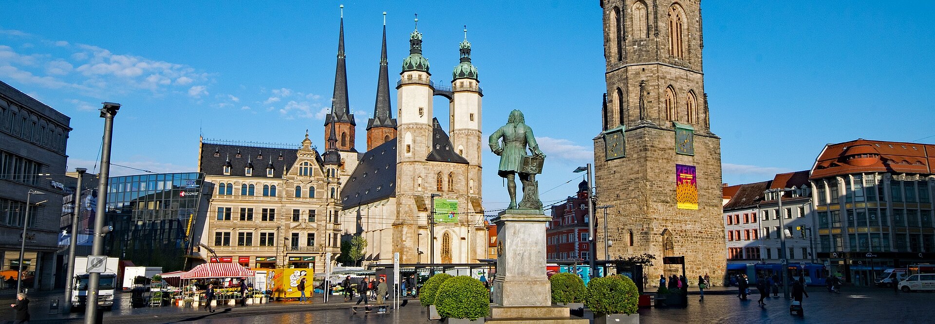 Marktplatz von Halle mit Marktkirche, Händeldenkmal, Roter Turm Header_Halle_px_lapping_2250172.jpg